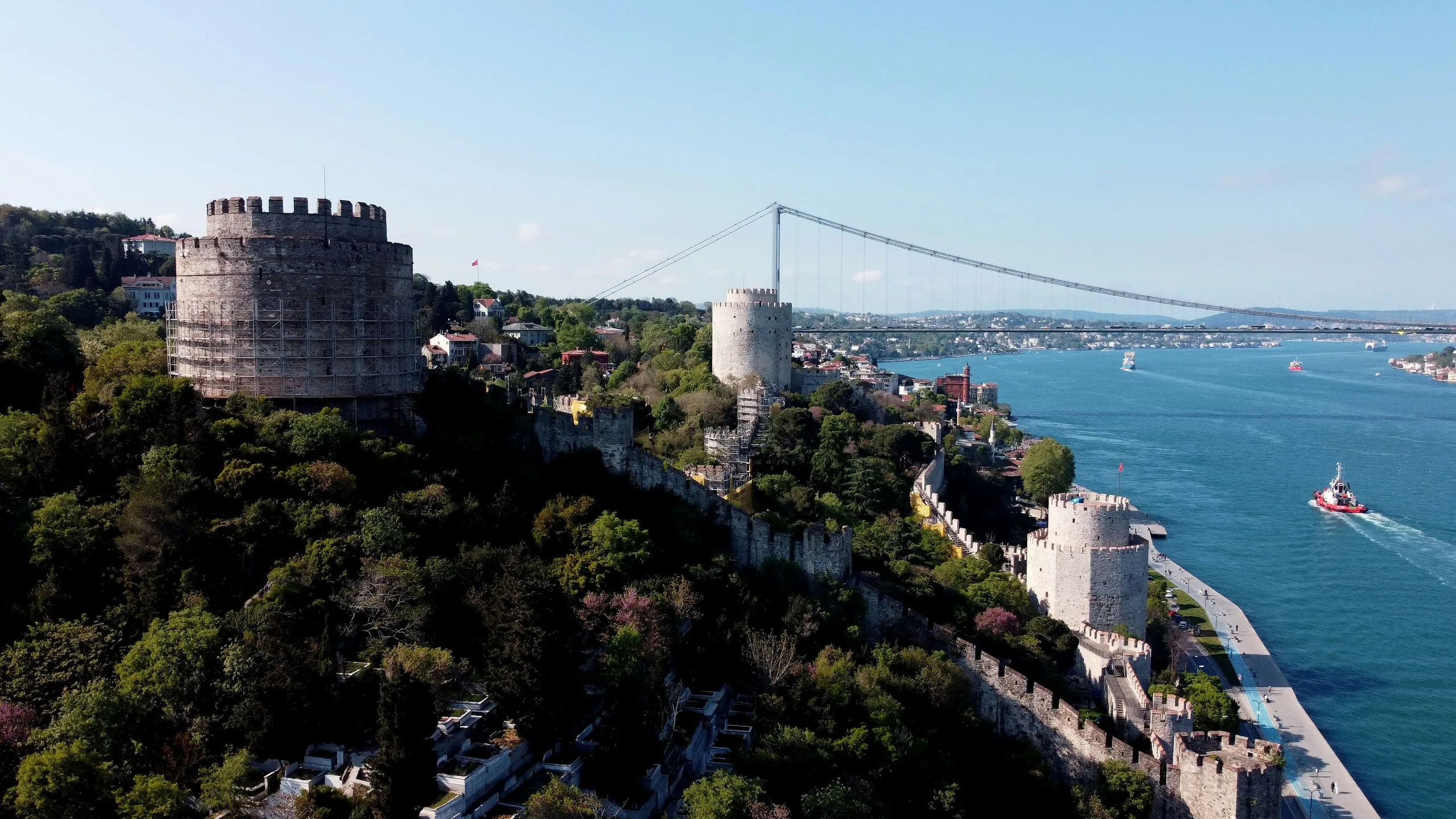 Kale Surları Dijital Rölöve — Drone uçuşu: Rumeli Hisarı kuleleri ve sur hattı